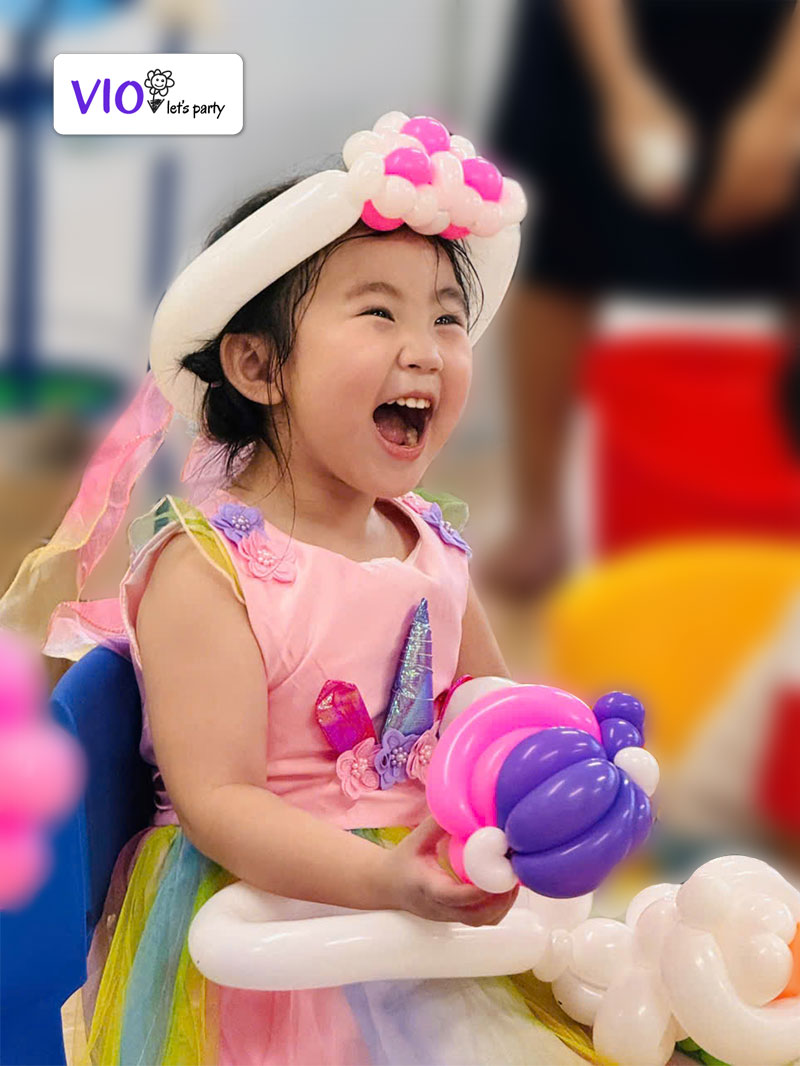 Chú hề ảo thuật VioParty biểu diễn tại tiệc sinh nhật