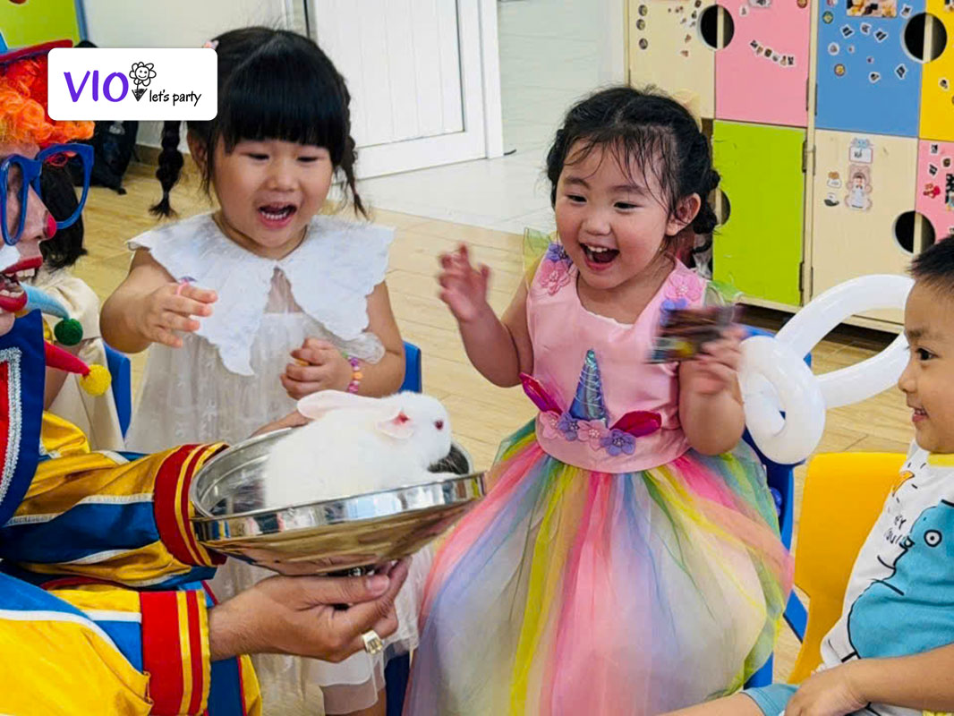 Chú hề ảo thuật VioParty biểu diễn tại tiệc sinh nhật