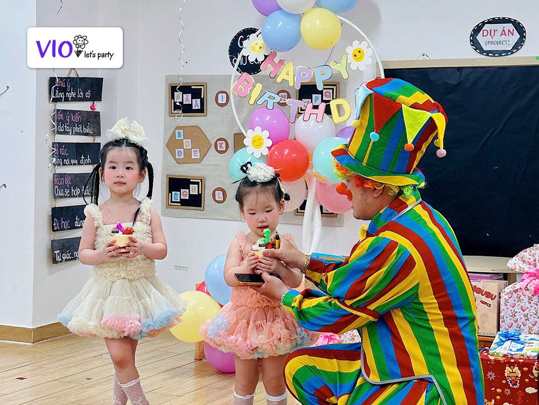 Chú hề ảo thuật VioParty biểu diễn tại tiệc sinh nhật