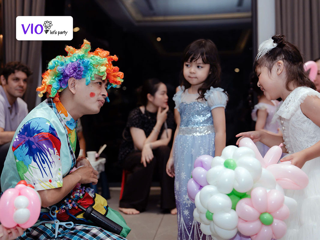 Chú hề bong bóng VioParty tại tiệc sinh nhật