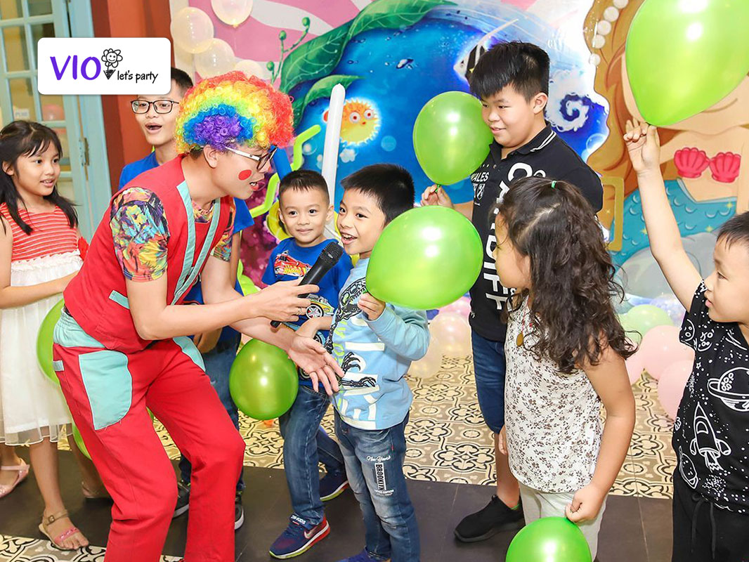 MC hoạt náo VioParty dẫn chương trình tiệc sinh nhật