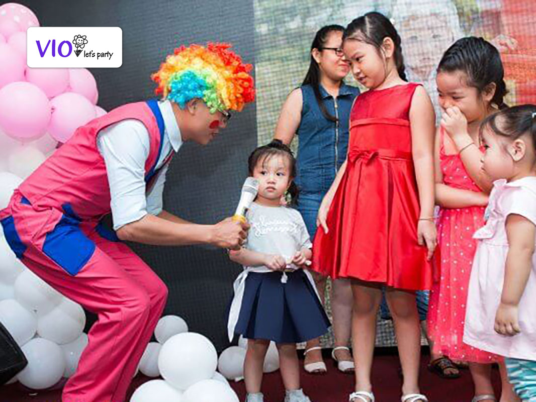 MC hoạt náo VioParty dẫn chương trình tiệc sinh nhật
