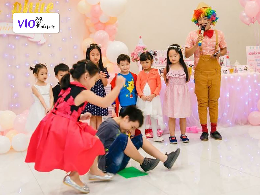 MC hoạt náo VioParty dẫn chương trình tiệc sinh nhật